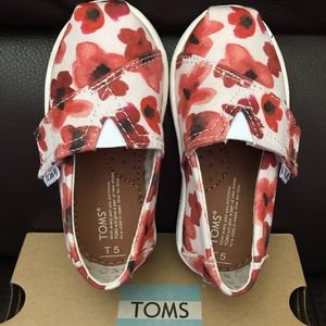 TOMS Toddler Size 5 Canvas Shoes with Box